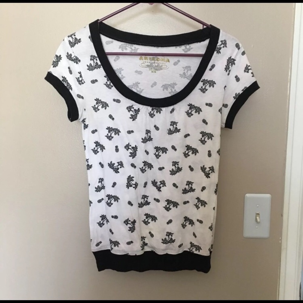 Black and white tropical print size M shirt